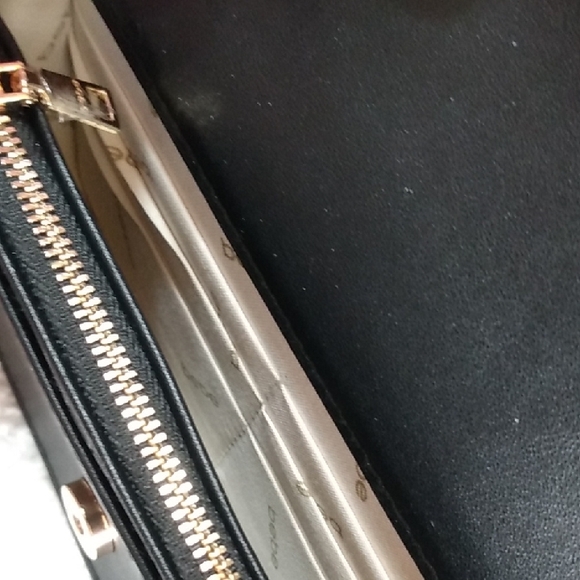 Bebe Sophia Black Crossbody Quilted Chevron Chain Strap Card Holder Tassel - Picture 5 of 13